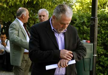 Ρευστό το πολιτικό σκηνικό μετά τα περί παραίτησης Μανώλη το Σεπτέμβριο