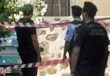 Αποτροπιασμό και ανησυχία εκφράζει η Αντιπολίτευση για τη δολοφονία του αστυνομικού