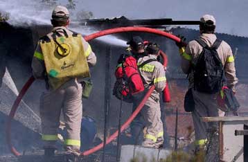 Φωτιά ξέσπασε στον Κάλαμο Αττικής