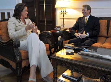 Η σύνοδος του ΟΑΣΕ επί τάπητος στη συνάντηση Μπακογιάννη-Σπέκχαρτ