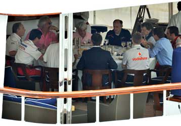 Συμβιβασμό προτείνουν οι οκτώ ομάδες της F1 στη διαμάχη με τη FIA