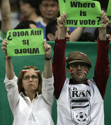 Πρόκριση για τη Βόρεια Κορέα, εκδηλώσεις υποστήριξης στον Μουσαβί στο ματς του Ιράν