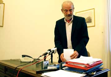 «Πάγο» στην παραίτηση Αλαβάνου έβαλε η Πολιτική Γραμματεία του ΣΥΡΙΖΑ