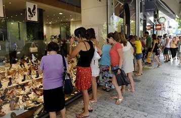 Ψηφίστηκε η ρύθμιση του ΥΠΑΝ για δεκαήμερο προσφορών πριν τις εκπτώσεις