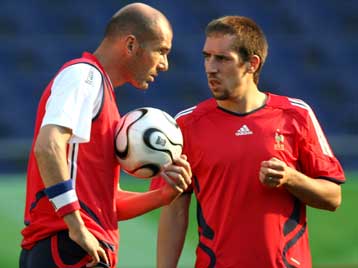 «Σε καλό δρόμο οι συζητήσεις για Ριμπερί» λέει ο Ζιντάν