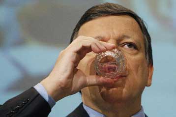 Δεν δέχονται Σοσιαλιστές και Πράσινοι ψηφοφορία τον Ιούλιο για επανεκλογή Μπαρόζο