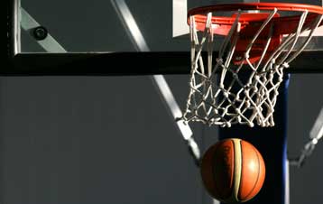 Πρωτοφανείς σκηνές βίας με θύματα παίκτες στον έκτο τελικό του πρωταθλήματος Τουρκίας