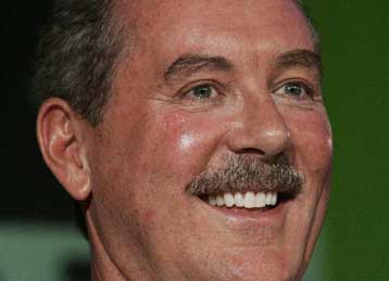 Ενώπιον της Δικαιοσύνης οδηγείται ο πολυεκατομμυριούχος Αλεν Στάνφορντ