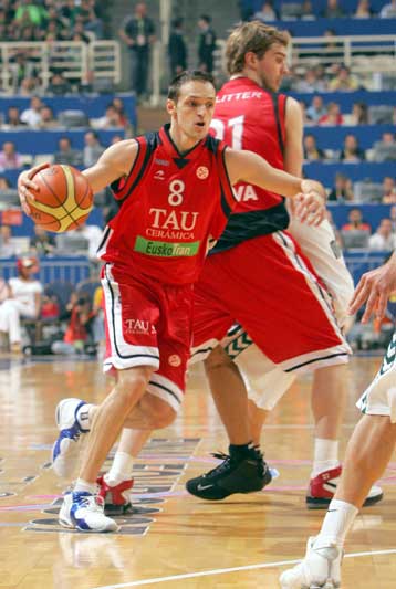 Κοντά στην Εφές Πίλσεν ο Ιγκόρ Ρακόσεβιτς της Ταού