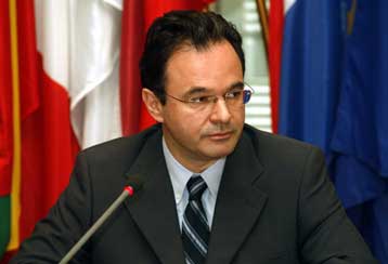 «Κατώτερες των αναγκών», κατά το ΠΑΣΟΚ, οι αποφάσεις της ΕΕ για τη μετανάστευση