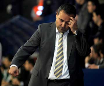 Ο Φλεβαράκης θεωρεί την επιβίωση της πιο σημαντική από το θέμα του προπονητή