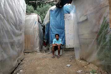 Σκηνές πρωτοφανούς βαρβαρότητας εναντίον μεταναστών στη Νέα Μανωλάδα Ηλείας