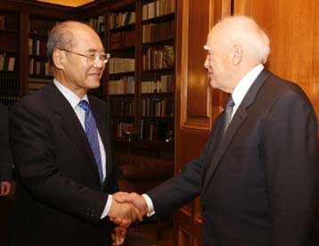 Διαδοχικές επαφές Παπούλια λίγο πριν τα εγκαίνια του Μουσείου της Ακρόπολης