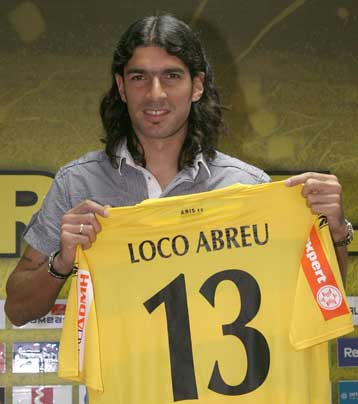 Υπέγραψε για ένα χρόνο και παρουσιάστηκε ο Αμπρέου