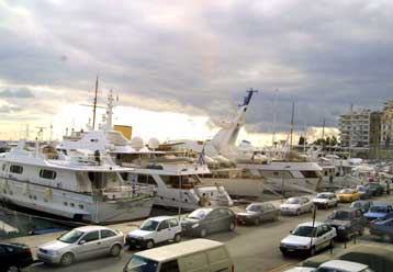 Aπόβαση εφοριακών στις μαρίνες της Αττικής και στα πολυτελή σκάφη