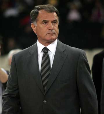 Μιλάνοφ ο… 7ος για το δεξί άκρο της άμυνας της ΑΕΚ