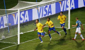 Ηρωική πρόκριση για ΗΠΑ, αήττητη Βραζιλία, σοκ για Ιταλία
