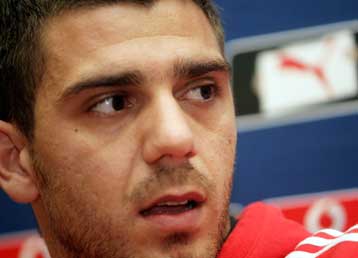 Φουλάρουν για επιθετικό, ξεκαθαρίζει για Κατσουράνη