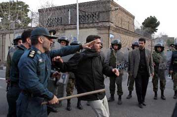 Σύλληψη Έλληνα δημοσιογράφου στην Τεχεράνη από τις ιρανικές αρχές