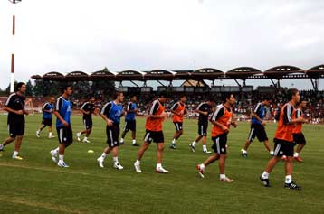 Ενθουσιασμός από 3.000 οπαδούς στην «πρώτη» της Λάρισας