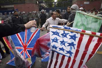 Αμοιβαίες απελάσεις διπλωματών από Ιράν και Βρετανία