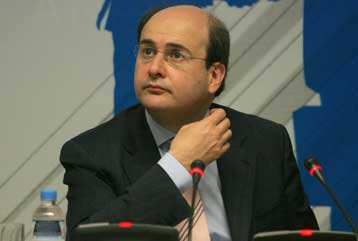 Δέσμευσεις από τις τράπεζες για τα «ψιλά γράμματα» των συμβάσεων