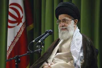 «Το Ιράν δεν υποκύπτει» διαμηνύει ο Χαμενεΐ εν μέσω διελκυνστίδας με τη Δύση