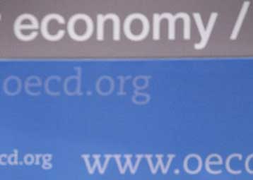 Εκτίναξη ελλείμματος στο 6,1% και συρρίκνωση 1,3% του ΑΕΠ προβλέπει ο ΟΟΣΑ