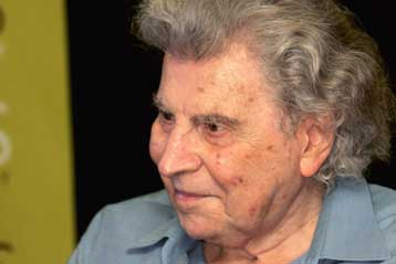 Τιμητική διάκριση στο Μίκη Θεοδωράκη από το Αμερικάνικο Κολέγιο