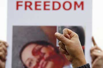 Βαθύ το χάσμα στο Ιράν, ο Αχμαντινετζάντ στρέφεται κατά του Ομπάμα