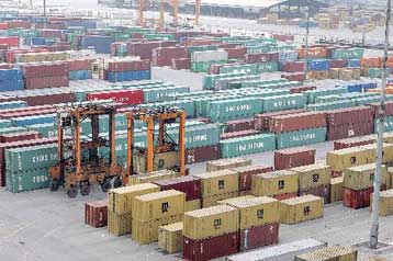 Μείωση 51,1% για το έλλειμμα του εμπορικού ισοζυγίου τον Απρίλιο