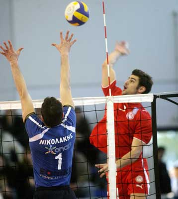 Ο Ολυμπιακός ανακοίνωσε την επιστροφή των Κουζούνη και Αγγελόπουλου