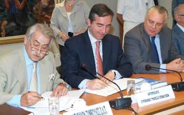 Υπεγράφη η σύμβαση χρηματοδότησης της κατασκευής της προβλήτας 1 στον Πειραιά