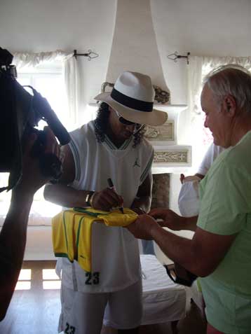 Γοητευμένος απά την Ελλάδα ο Ροναλντίνιο μιλά στον Arrena Radio