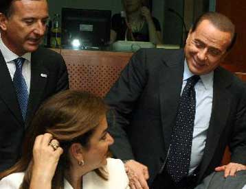 «Παρών» Μπερλουσκόνι στην Κέρκυρα, θολό το τοπίο σχετικά με την άφιξη Μιλόσοσκι