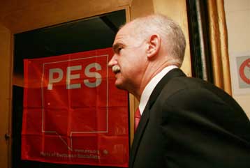 Αυλαία της προεκλογικής εκστρατείας των Σοσιαλιστών στην Αλβανία, παρουσία Γ.Παπανδρέου