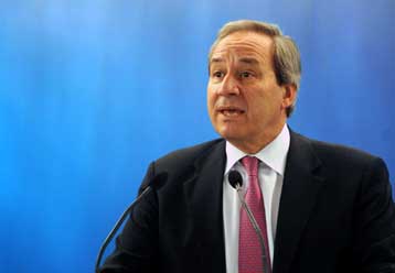 «Επιστροφή» Αλογοσκούφη με έμμεσες βολές κατά Καραμανλή