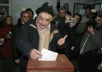 Ένας πρώην αντάρτης διεκδικεί το προεδρικό χρίσμα στην Ουρουγουάη