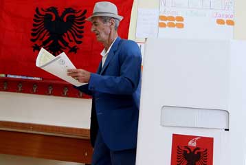 Νίκη Μπερίσα δείχνουν τα exit poll των βουλευτικών εκλογών στην Αλβανία