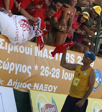 Πρωτιά στη Νάξο για Μπλάουελ, Ξενάκη και Κίτσου, Τέζα