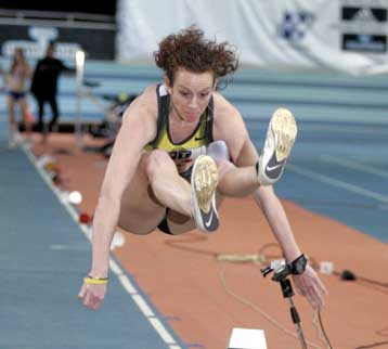 Η Στρατάκη εξασφάλισε την ελληνική παραμονή και πάει… Βερολίνο