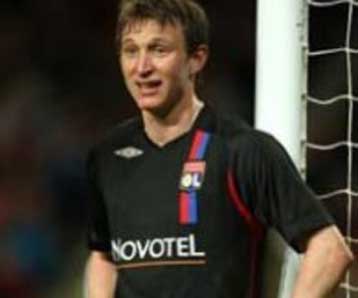 Ο Ολυμπιακός επιμένει για Κάλστρομ και Γκονζάλες