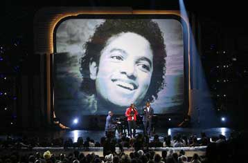 Ο Μάικλ Τζάκσον πρόσωπο της βραδιάς στην απονομή των βραβείων ΒΕΤ