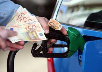 Ξέφρενη κούρσα της αμόλυβδης βενζίνης έως και πάνω από το 1,25 ευρώ το λίτρο