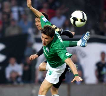 Φήμες θέλουν την ΑΕΚ να ενδιαφέρεται για τον Μάντζιο