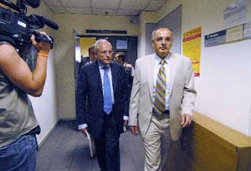 Συνεχίζονται οι επαφές κυβέρνησης και Κομισιόν για την παράνομη μετανάστευση