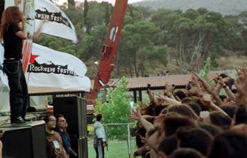 Κανονικά οι προγραμματισμένες για την Τρίτη εμφανίσεις στο Rockwave