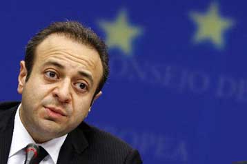 Με τη μειονότητα στη Θράκη επιμένει να συνδέει η Αγκυρα την επαναλειτουργία της Χάλκης