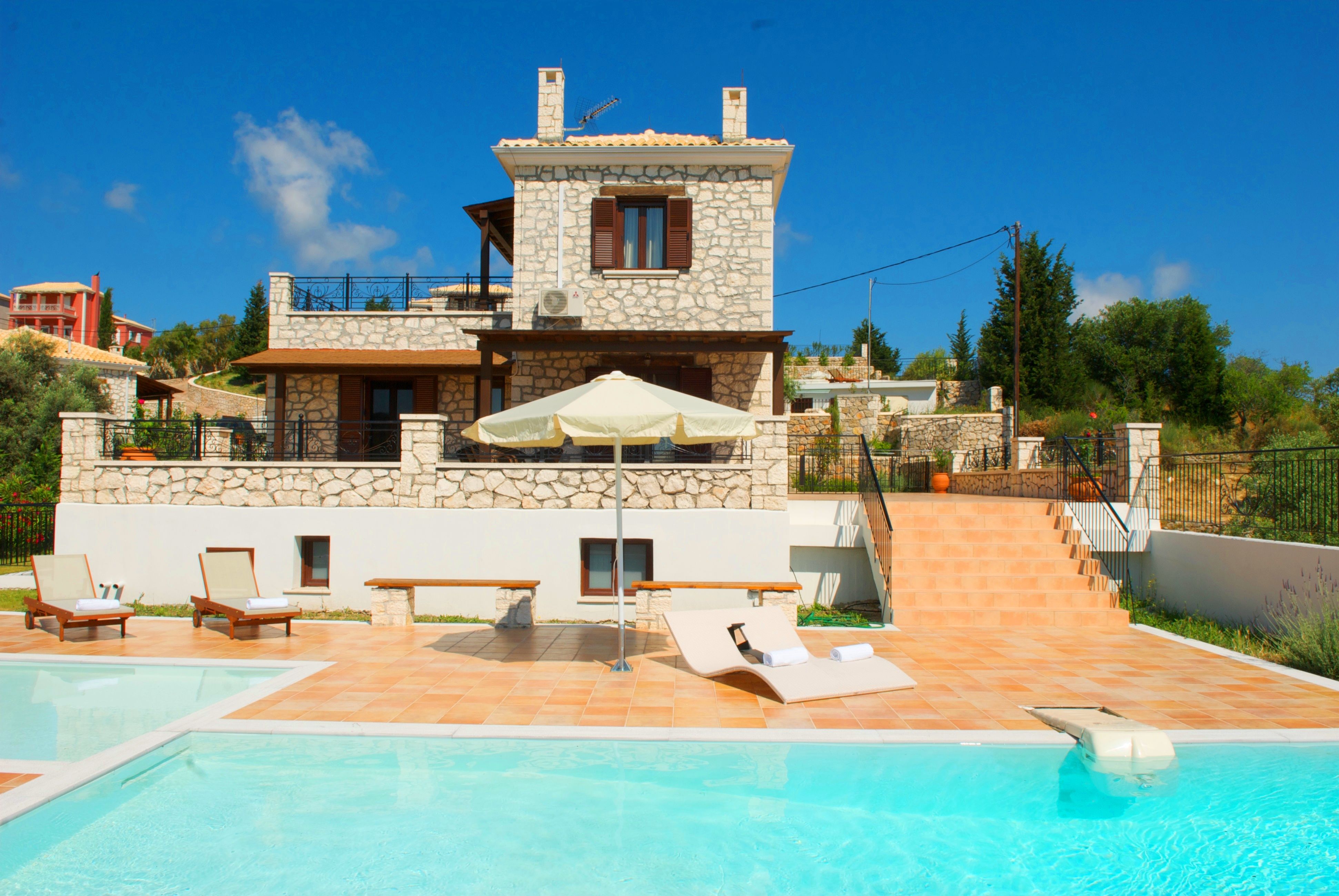 Ο τυχερός που κερδίζει τριήμερη διαμονή σε πολυτελή βίλα της Λευκάδας