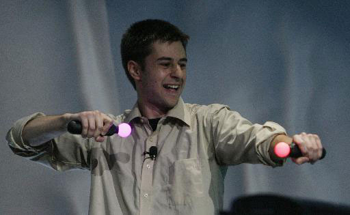 H MS καταργεί τα χειριστήρια, η Sony όμως επιμένει